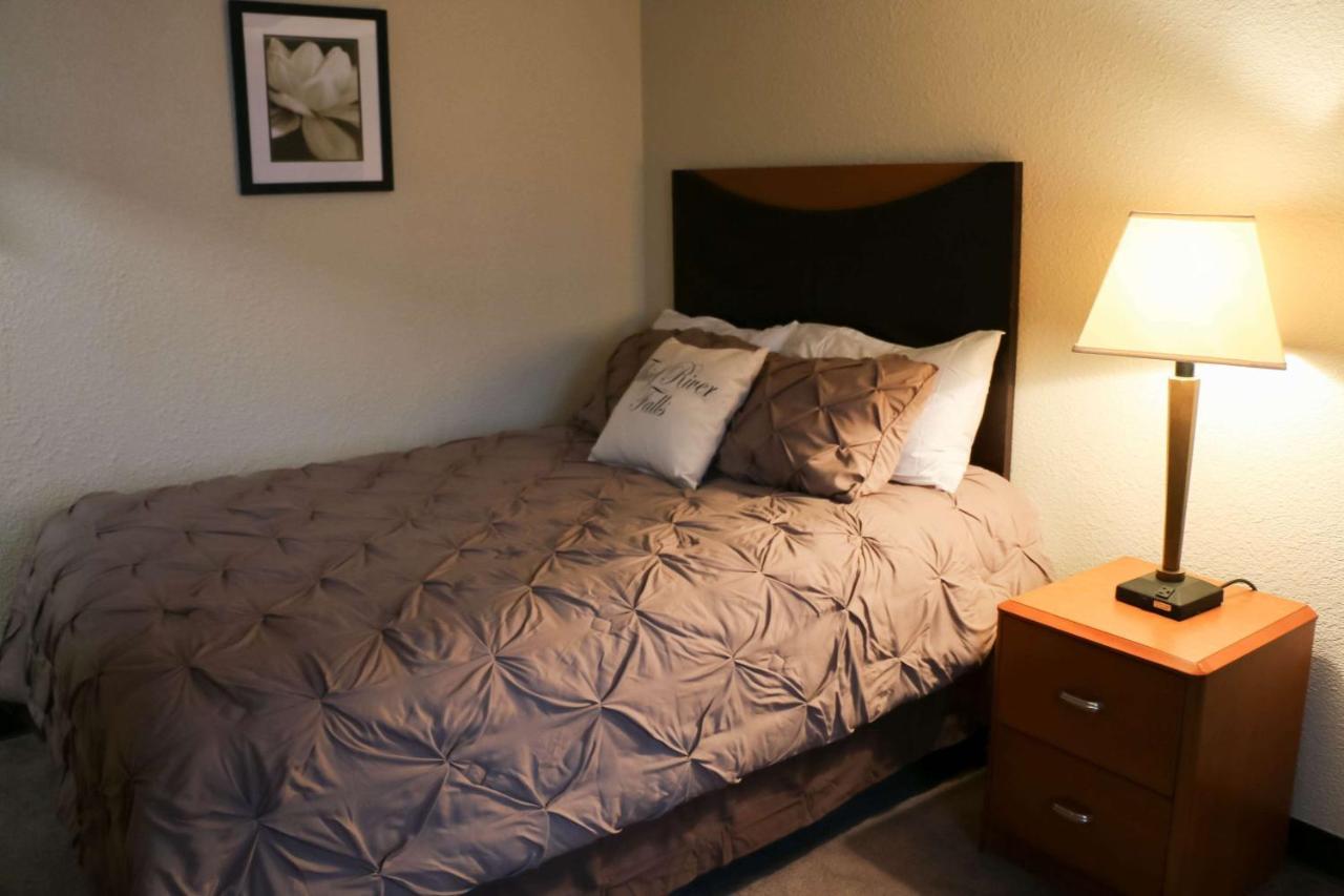 Custom Stay Thief River Falls Eksteriør billede